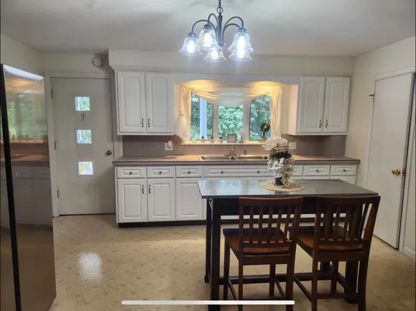 17-23 North St, Three Rivers, MA 01080