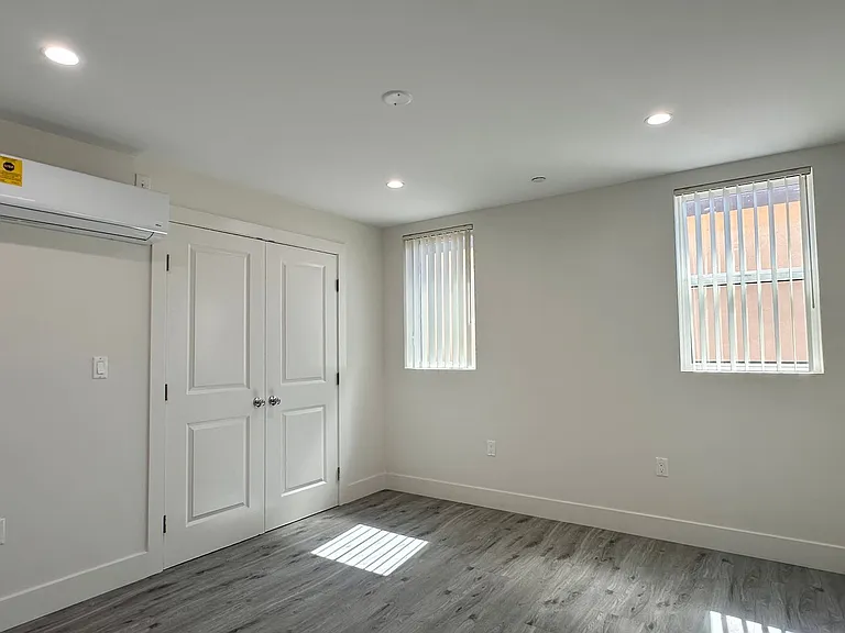 11512 Oxford Ave — Photo 23