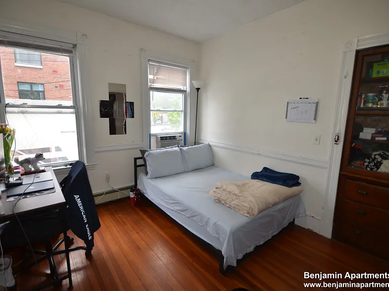 77 Walnut St #2 — Photo 3
