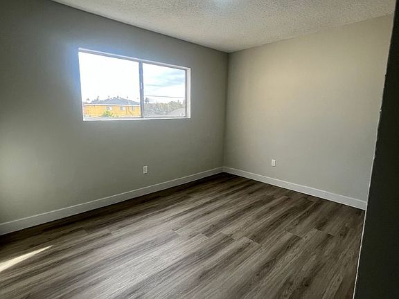 5th image of 717 W 80th St APT 12