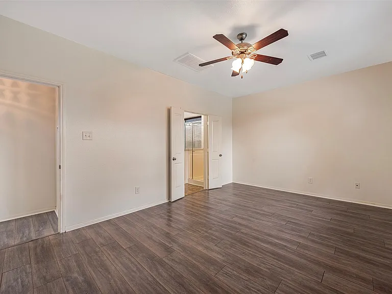 106 Crown Point Ct — Photo 11