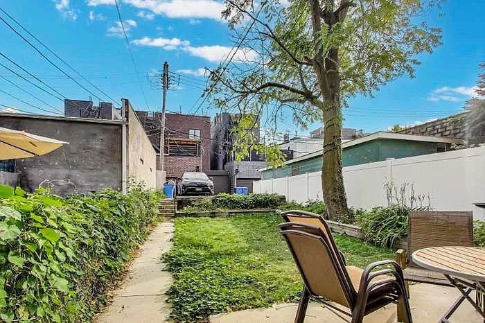 1225 W Erie St #2 — Photo 6