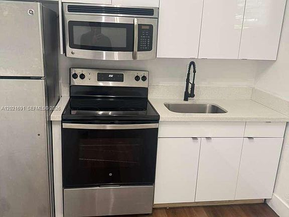 4th image of 2029 Washington Ave #2