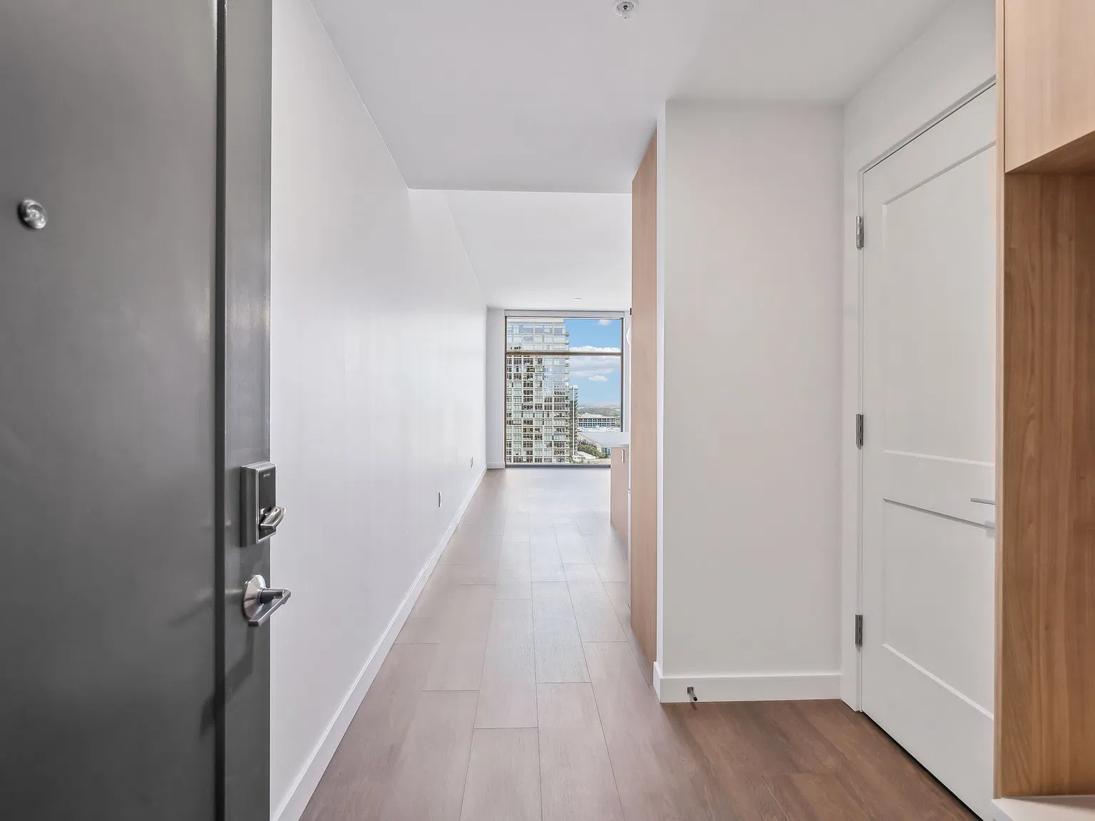 1 bed, 1.0 bath, 719 sqft, $2,595 — Photo 2