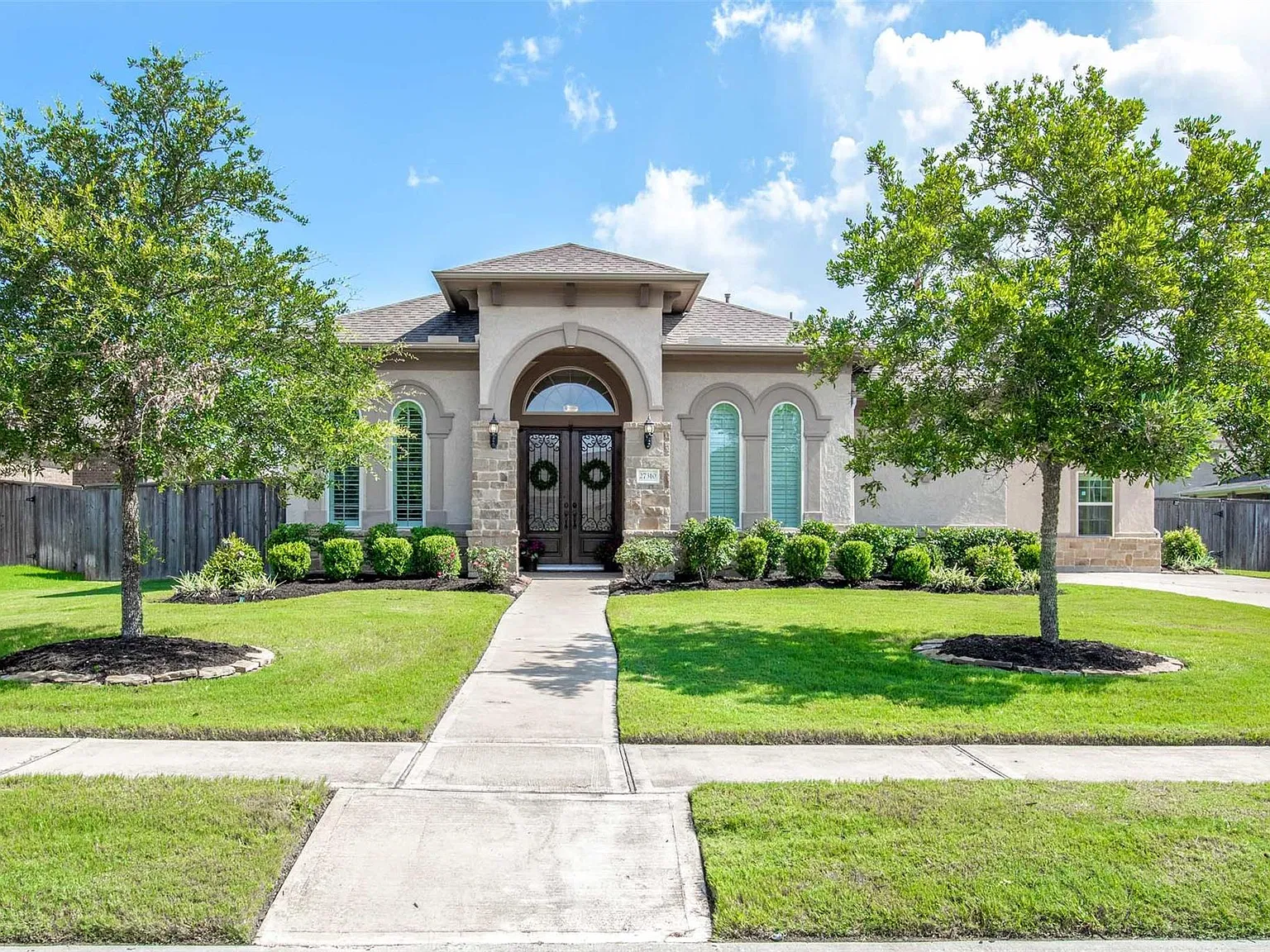 4 bed, 3.0 bath, 3773 sqft, $5,200 — Photo 2