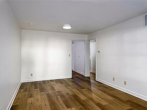 3rd image of 611 E Gunston Ct