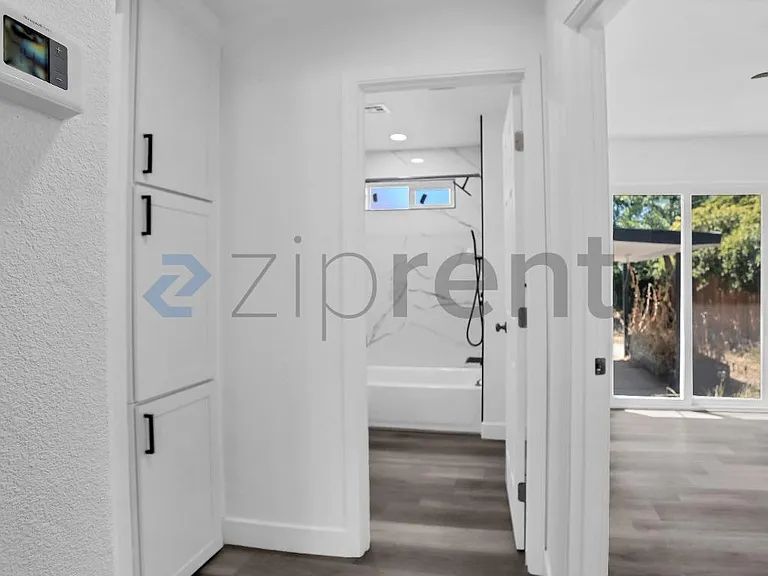 503 W Fountain Way — Photo 21