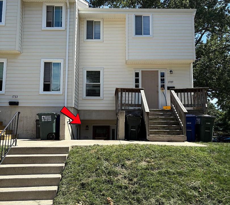 2nd image of 1725 W Bancroft Ln