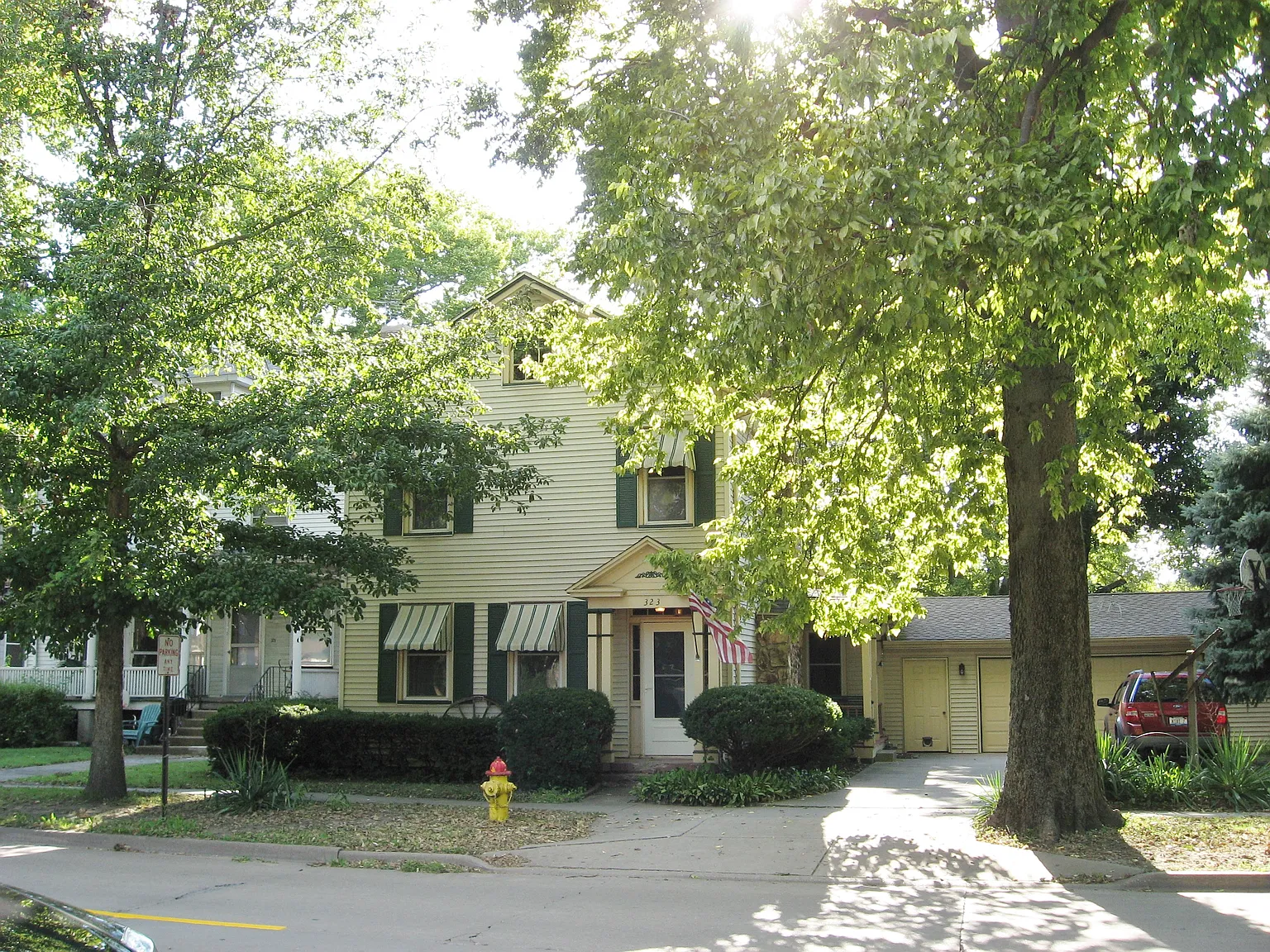 323 S 4th St photo 1
