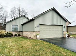 1121 Shadowridge Dr, Niles, OH 44446