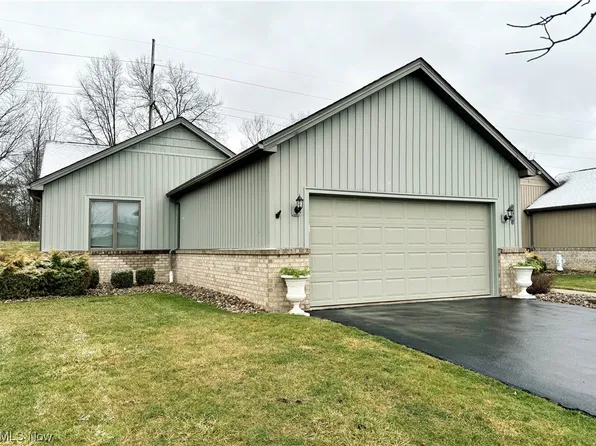 1121 Shadowridge Dr, Niles, OH 44446