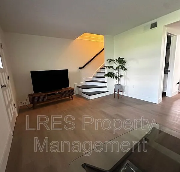 3104 Harrison Ave #11 — Photo 8