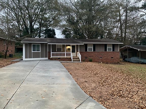 2nd image of 636 Inglewood Dr SE