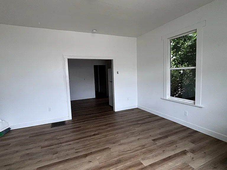 241 N Hayes Ave — Photo 9