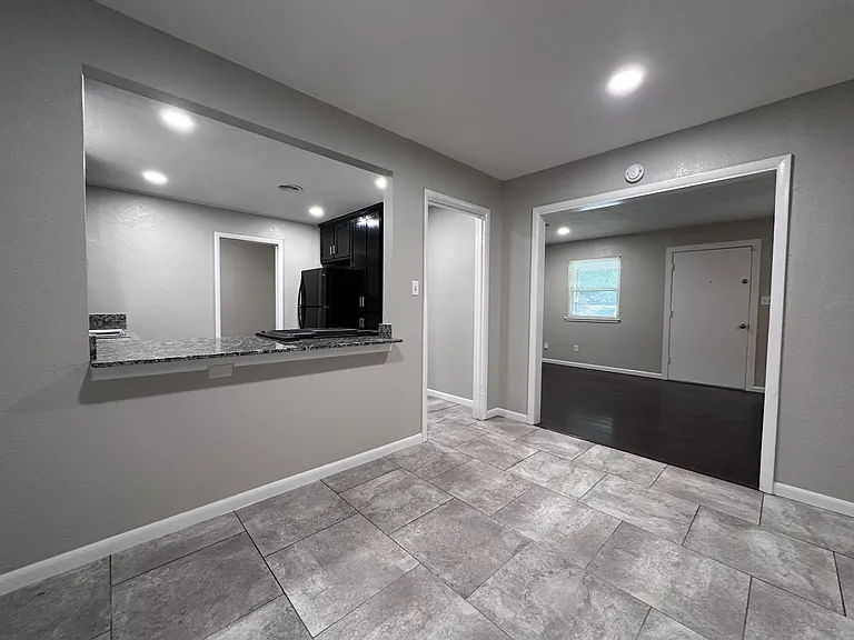 1530 Melrose Dr — Photo 6