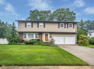 108 Yuma Ln, East Islip, NY 11730