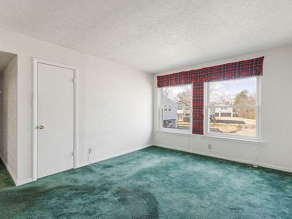 4th image of 810 Bellevue Rd APT 235