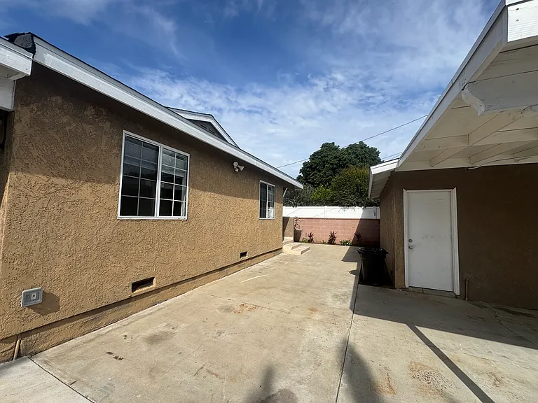 528 N Placentia Ave — Photo 49