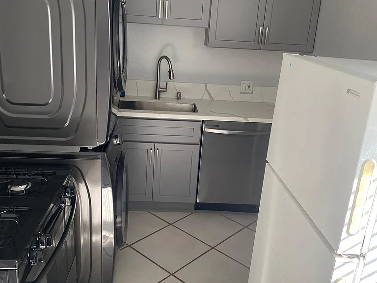 545 Washington Blvd #1 — Photo 6