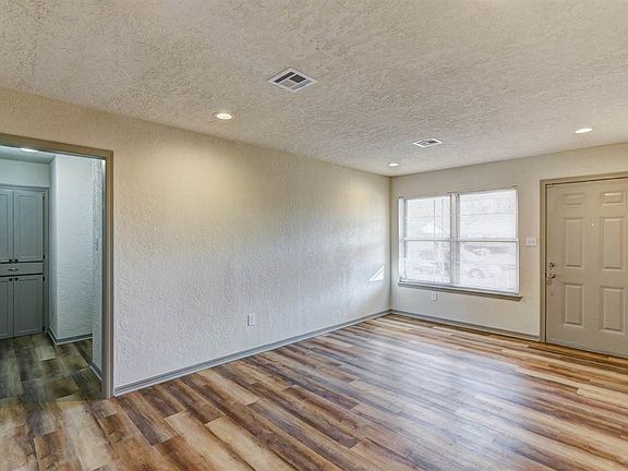 4th image of 104 NE Dunlop St