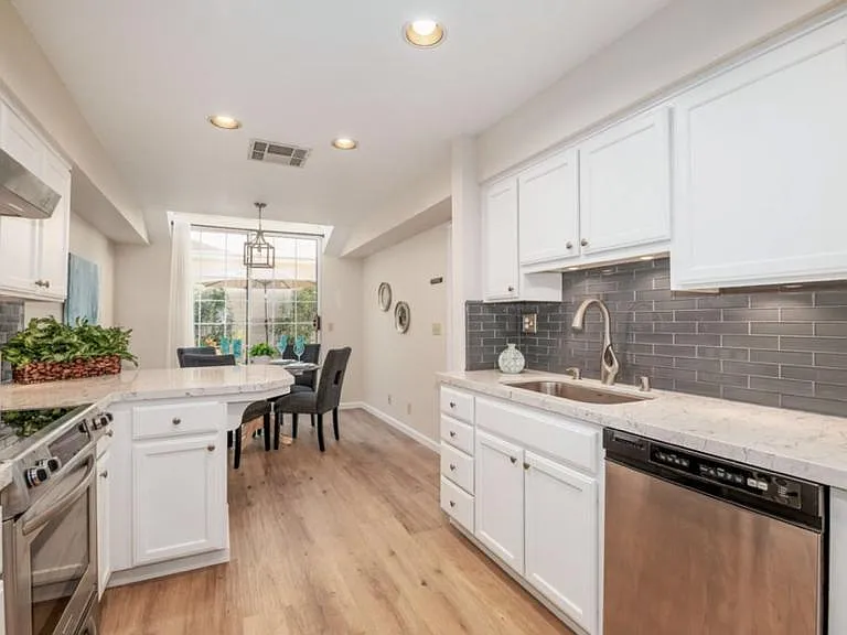 7706 Creekside Dr — Photo 12