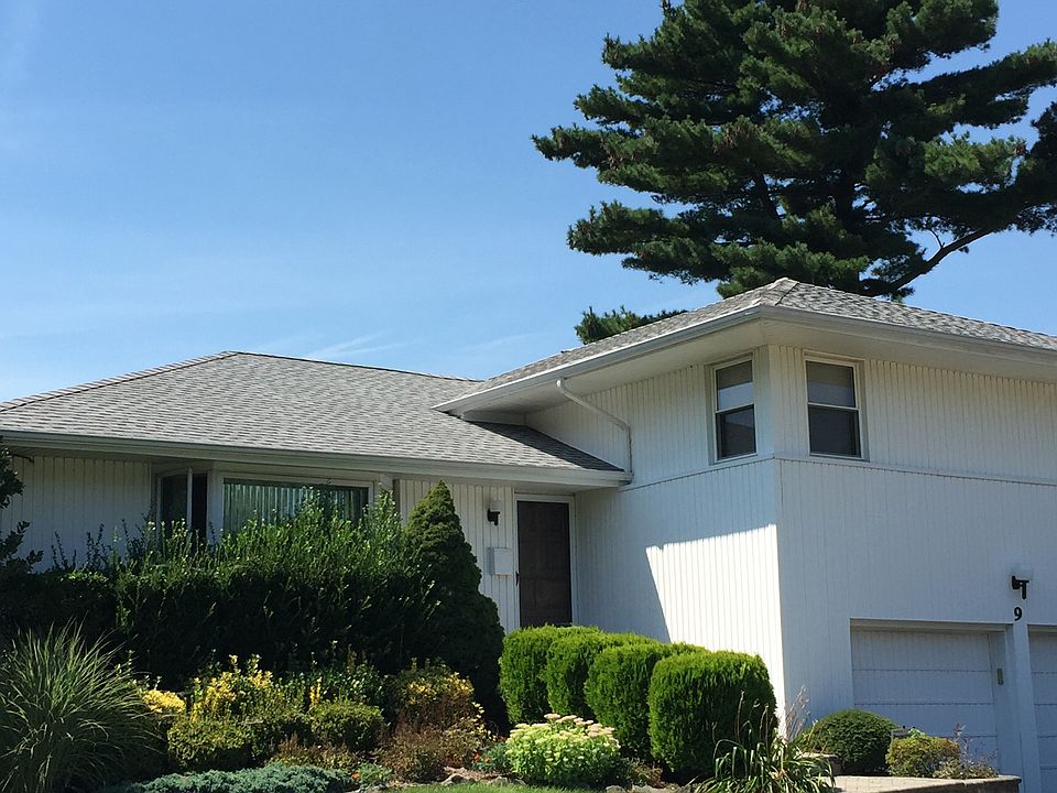 3 BR, 2.5 Bath Split Style House