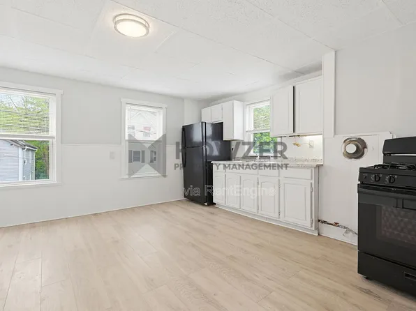 41 Park St #2L, Taunton, MA 02780