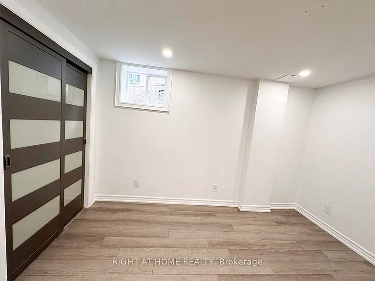 361 Gaston Pl #B — Photo 8