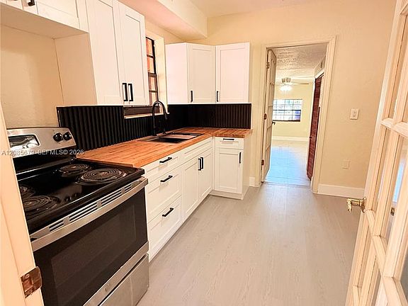 5th image of 2424 SW 21st Ter