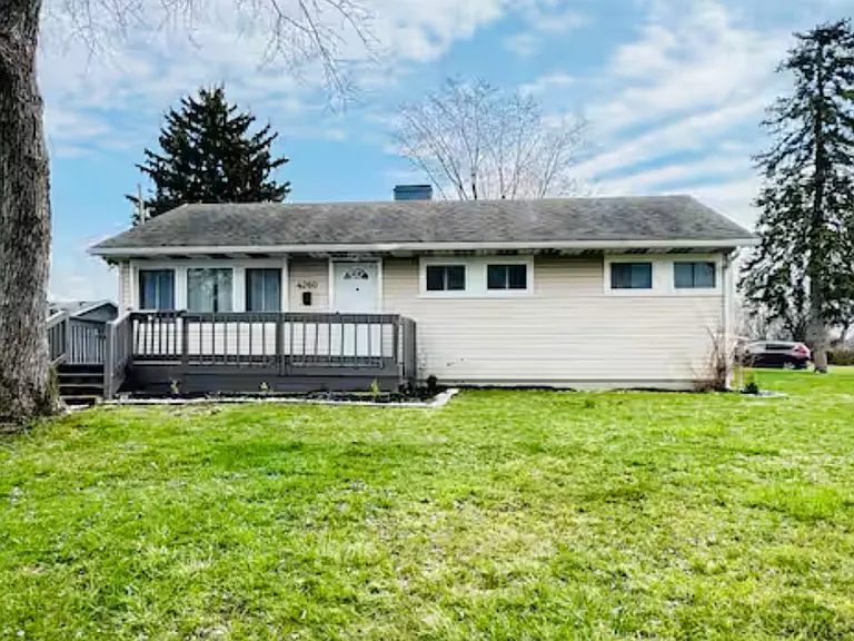 4260 Thompson Dr — Photo 1