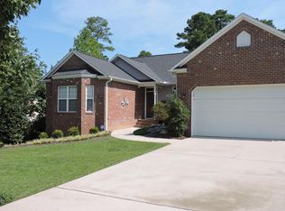 30 Lake View Dr E, Pinehurst, NC 28374
