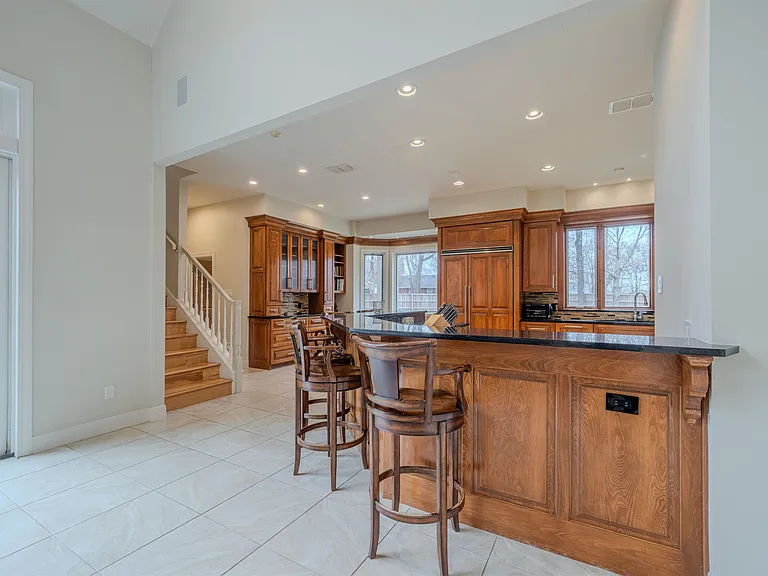 3 Lakeside Dr — Photo 6