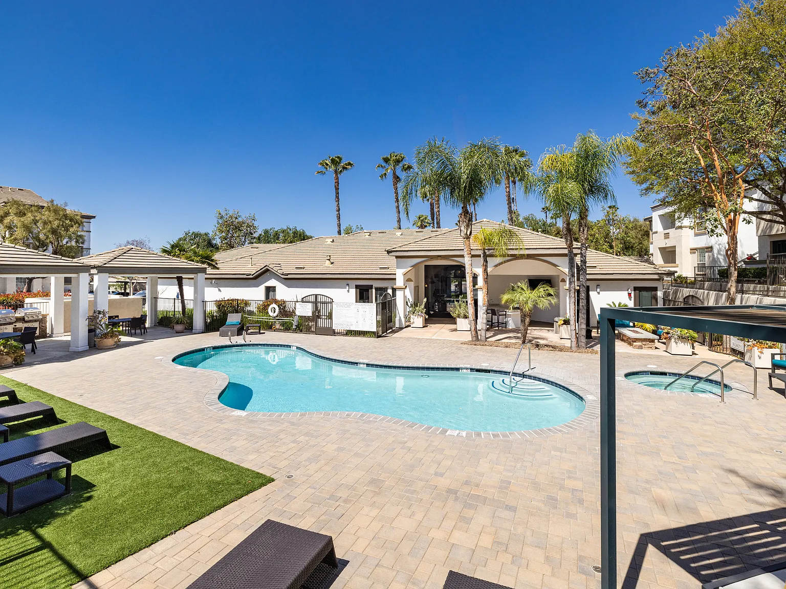 Stone Canyon Apartments — Photo 1