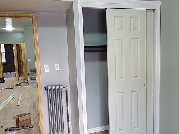 4th image of 170 Hope Ln #2