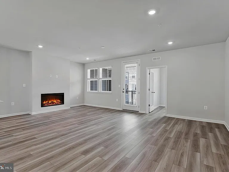 9670 Swallowtail Ln — Photo 25