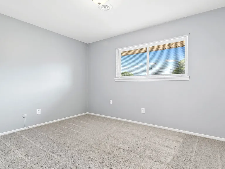 509 White City Blvd — Photo 14