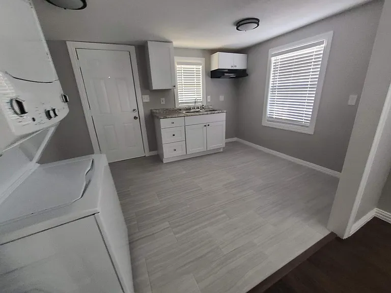 409 W Pembroke Ave — Photo 7