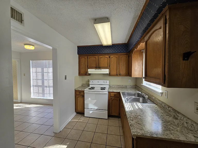 120 Oak Ridge Ave #A — Photo 4