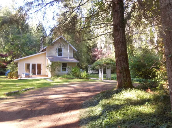 6574 NE New Brooklyn Rd, Bainbridge Island, WA 98110
