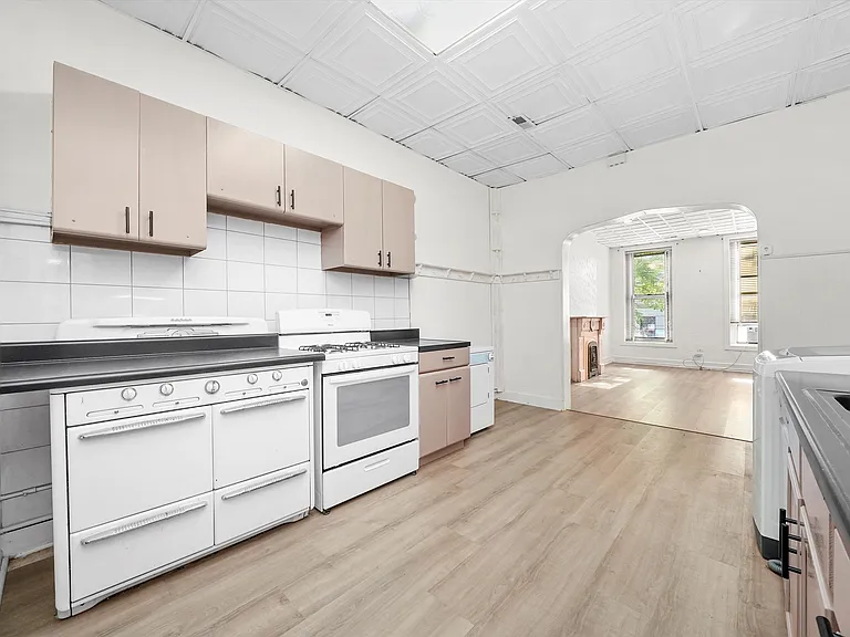 911 S Loomis St #1 — Photo 3