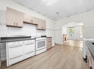 911 S Loomis St #1, Chicago, IL 60607