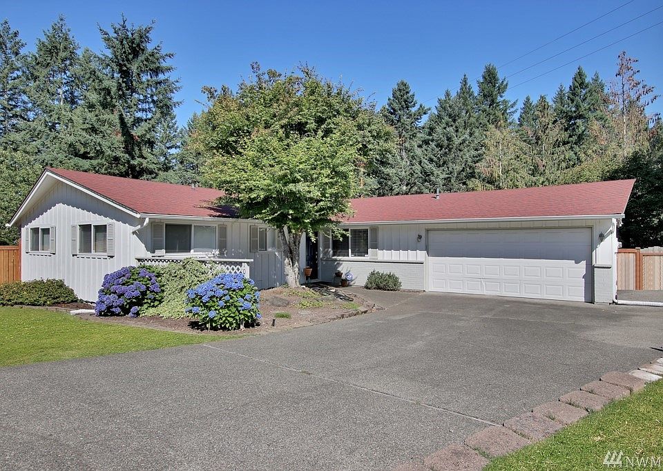 1st image of 104 Crestwood Dr SW