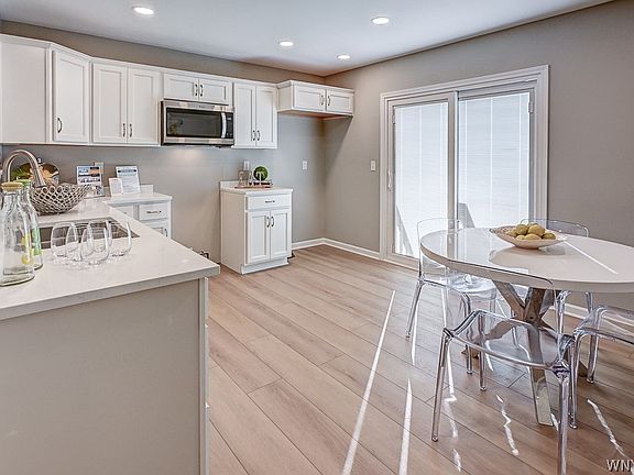 4th image of 20 Cloverleaf Ct #2