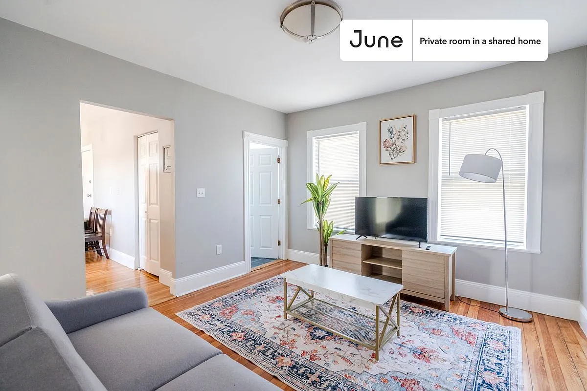 Building Photo - 33 Adamson St #D