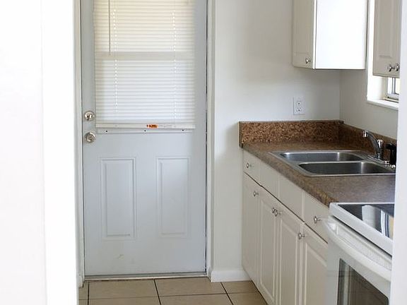 5th image of 621 99th Ave N APT 1