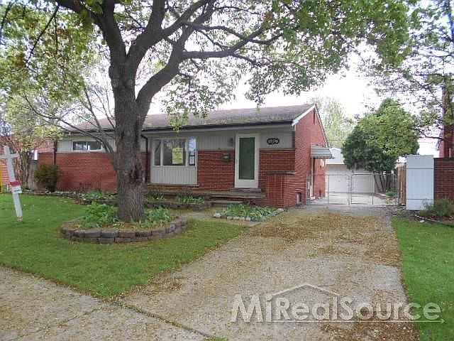 1st image of 32535 Grinsell Dr
