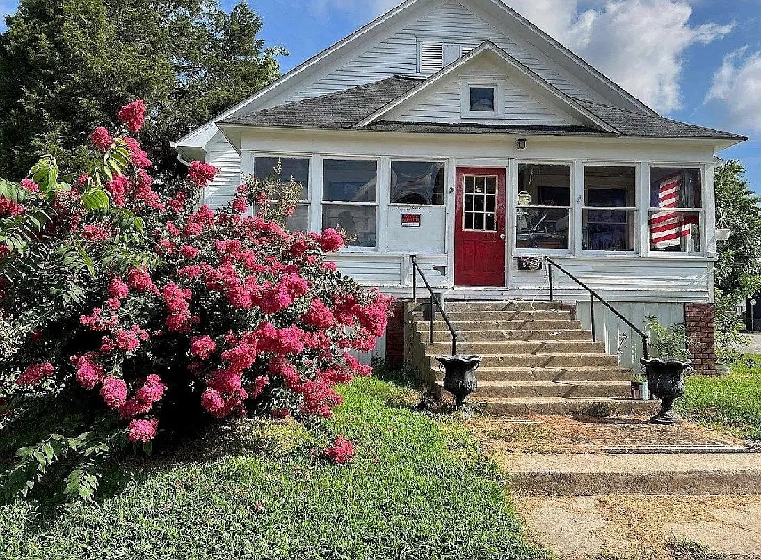 3 bed, 2027 sqft, $1,200 — Photo 1