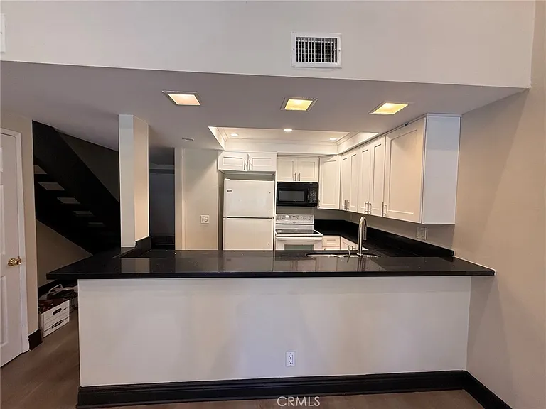 300 S Prospectors Rd — Photo 14