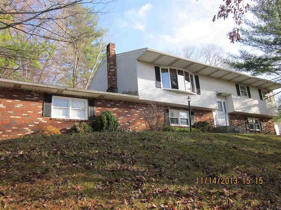 1st image of 32 Normanside Dr