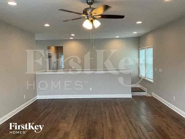 3 bed, 3.0 bath, 2430 sqft, $2,790 — Photo 4